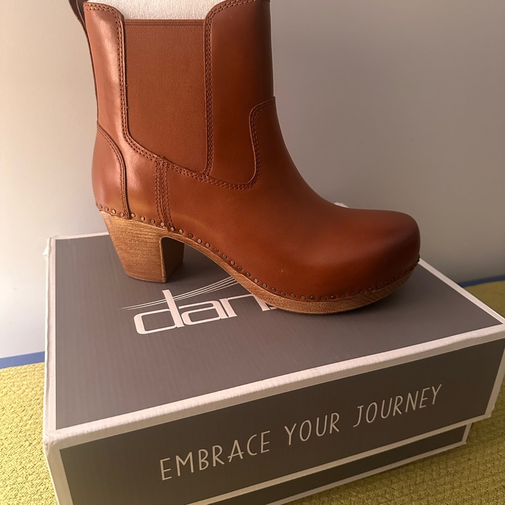 Dansko Women's Brown Leather Ankle Boots Shayna